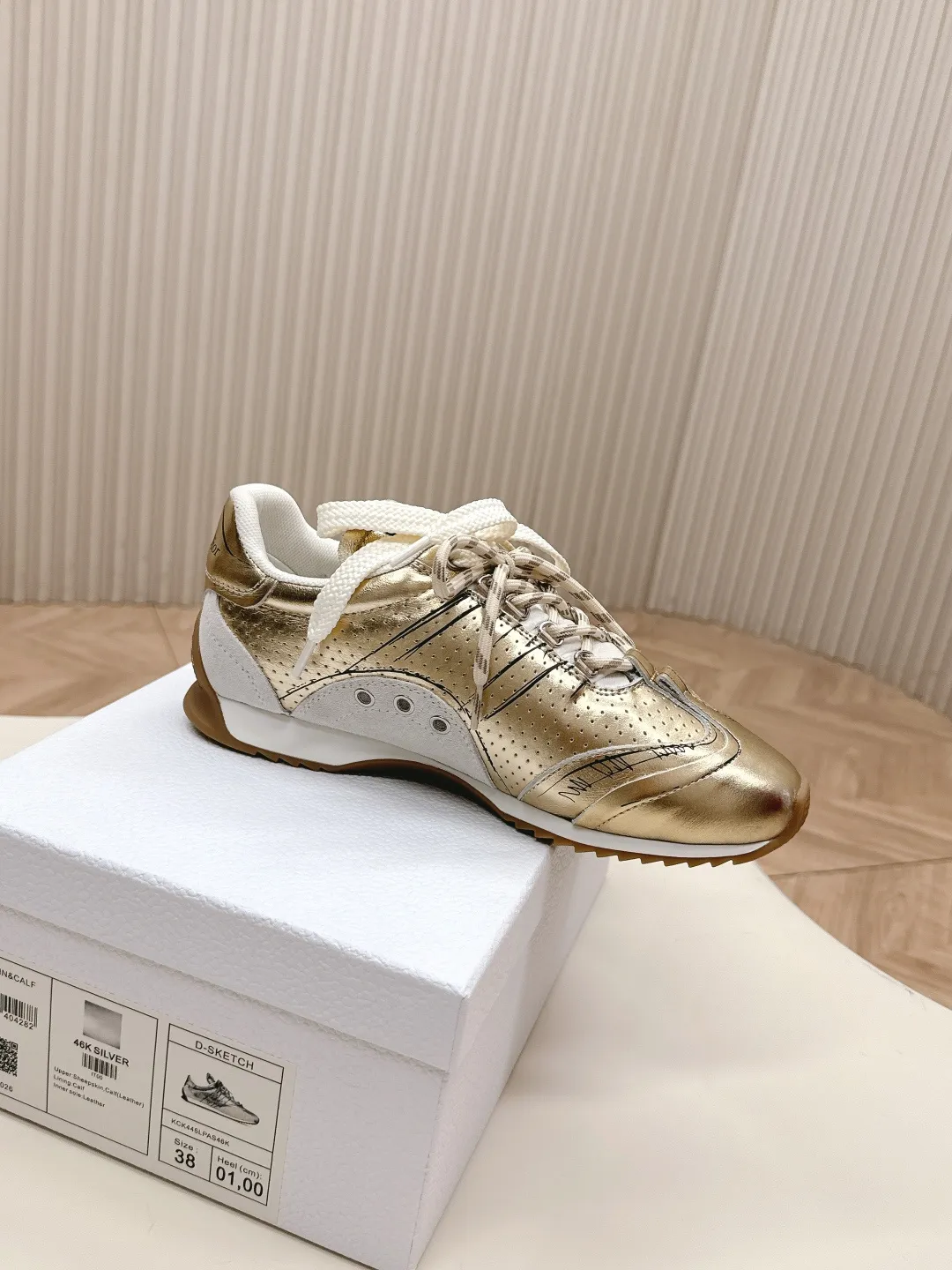 👟👟Ex-factory price 660👟👟 Dior sketch Dior spring and summer catwalk style graffiti sketch moral training shoes Forrest shoes. Original development. The most photographed item in the 25ss spring and summer show. This pair of shoes has changed the single design style of Forrest shoes in the previous impression. It retains the original shape. The details are very in line with the current fashion trend, but it also incorporates the manager's new understanding and retro feelings for Forrest shoes. The overall feeling is brand new. The material is a bit matte leather, full of retro style. It looks very high-end. The feeling on the foot is very convex. The upper foot is really good-looking and versatile. It can be worn with any style of clothes, pants and skirts. It looks good on anyone. Original combination outsole Size: 35-45